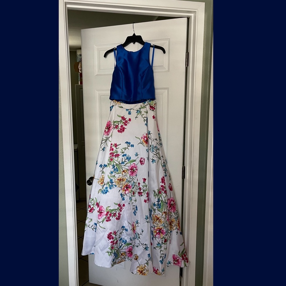 City studio gown  size 7 worn once for 8th grade dance